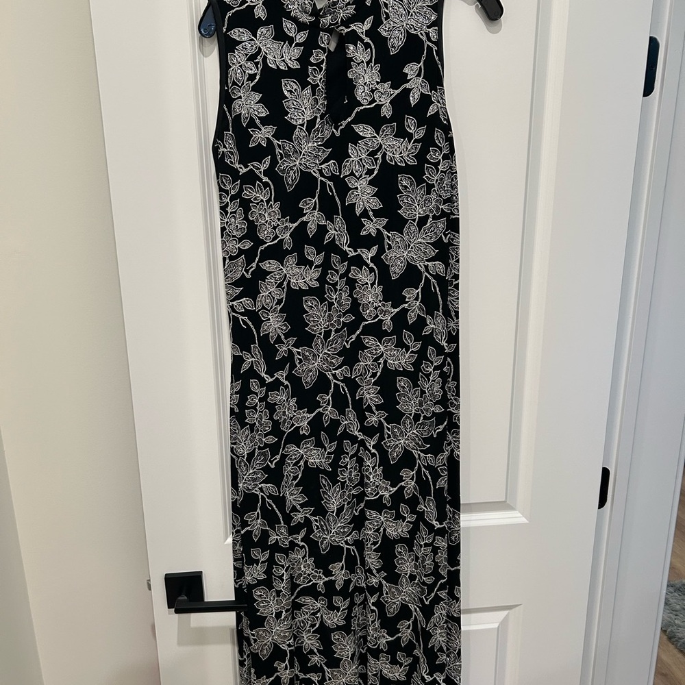 Ronni Nicole Black and White Sleeveless Maxi Dress